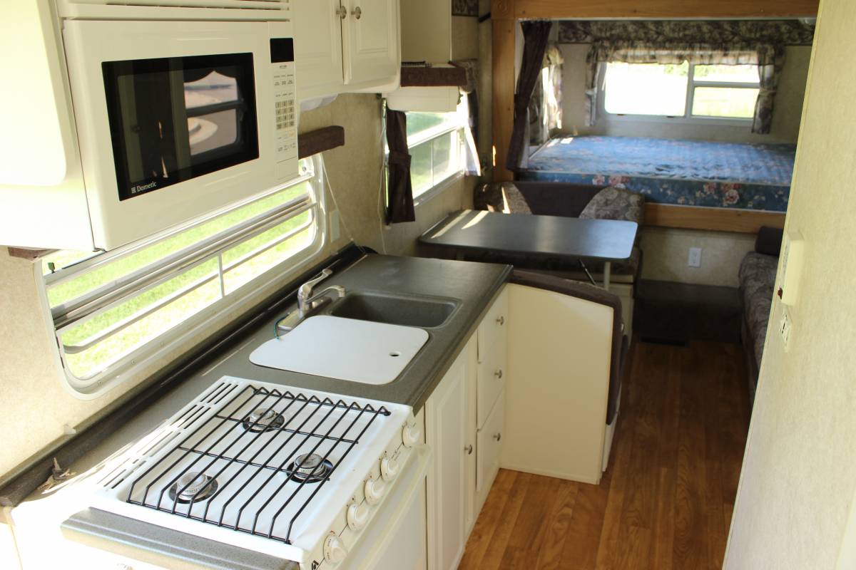 2004 Keystone Outback Travel Trailer RV Rentals