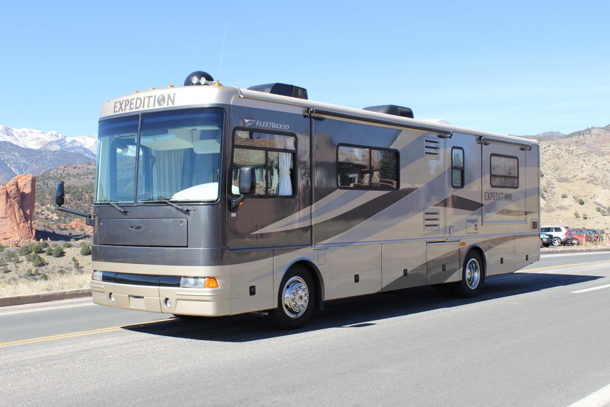 2005 Fleetwood Expedition Luxury Diesel w/ 3 slides RV Rental
