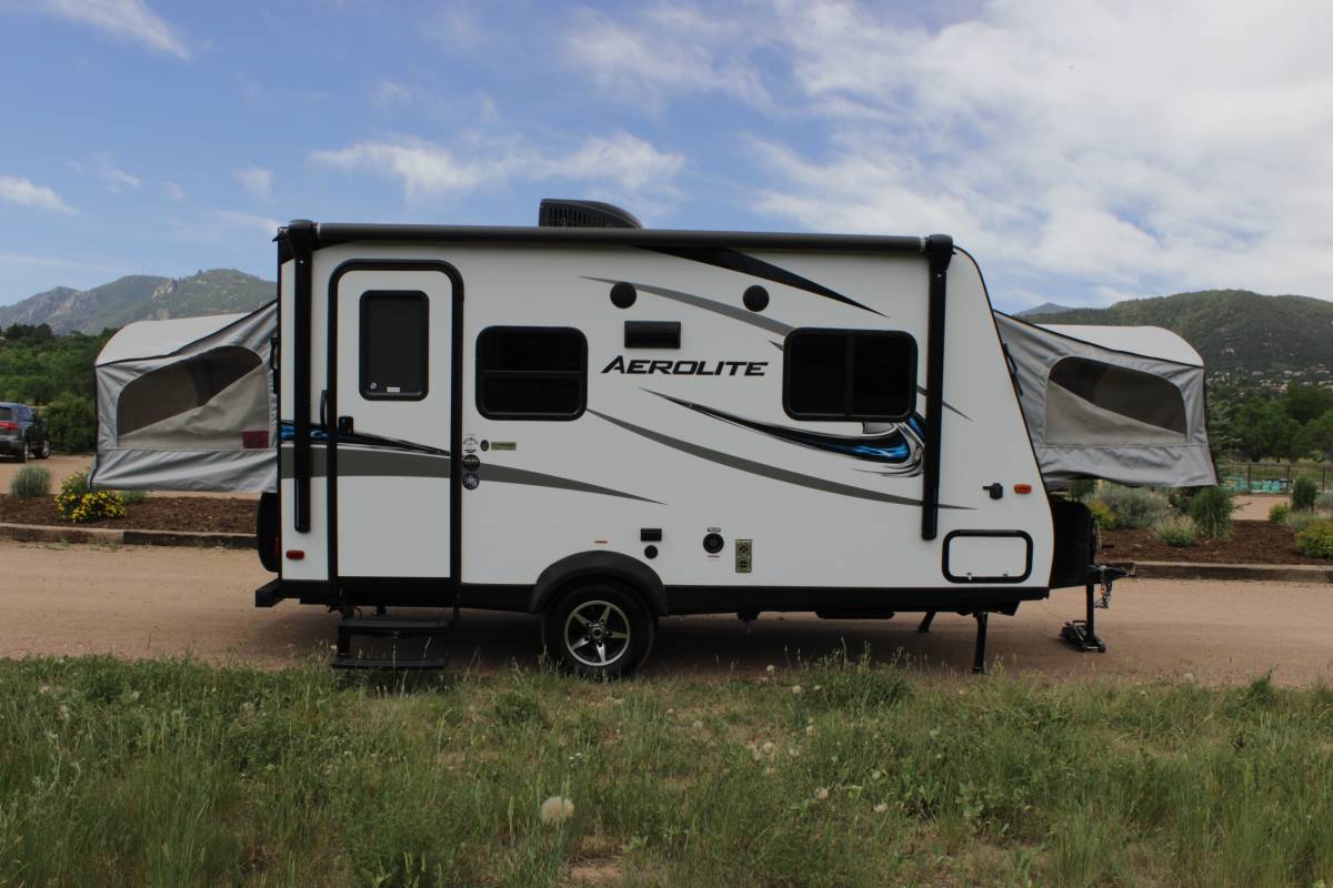 who makes aerolite travel trailers